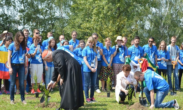 Kard. Dziwisz woła do św. Jana Pawła II