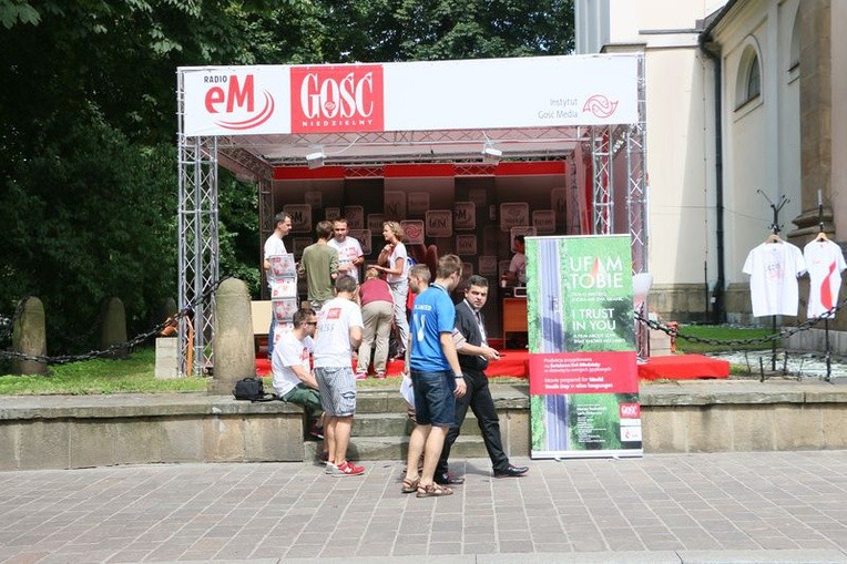 Studio plenerowe "Radia eM" i "Gościa" w Krakowie