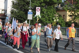 ◄	Pielgrzymi z Zaolzia w drodze musieli przekroczyć granicę państwa.