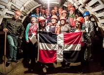 Młodzież z Dominikany 320 metrów pod powierzchnią ziemi.