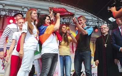 ▲	Oficjalne powitanie młodzieży na Starym Rynku w Płocku odbyło się 20 lipca.