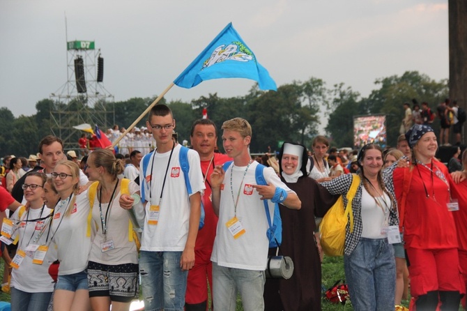 Łowicka młodzież na Błoniach w Krakowie