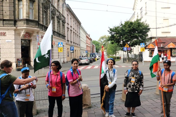 Pielgrzymi ŚDM na ulicach Krakowa