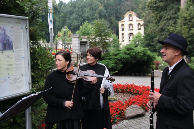 Pielgrzymi na ŚDM z Teksasu w Płużnicy Wielkiej i Kamieniu Śl.