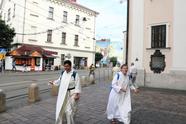 Radośni pielgrzymi w Krakowie