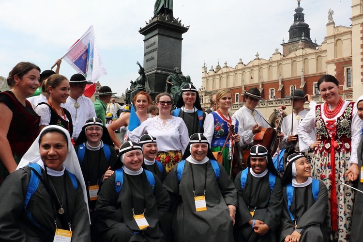 Radośni pielgrzymi w Krakowie