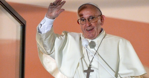 Franciszek w oknie papieskim i... na Skypie