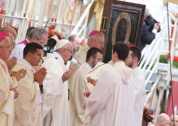 Franciszek u stóp Maryi