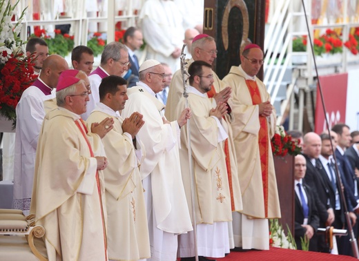 Franciszek u stóp Maryi