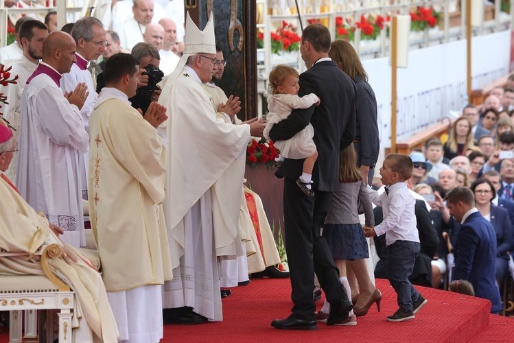 Franciszek u stóp Maryi