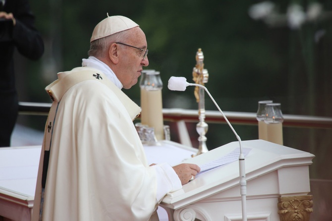 Franciszek u stóp Maryi