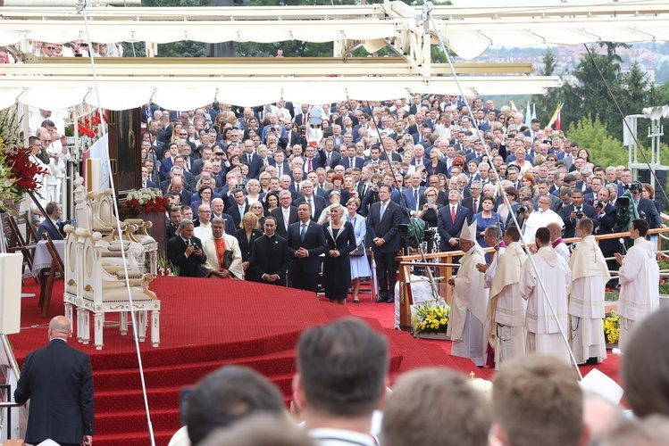 Franciszek u stóp Maryi