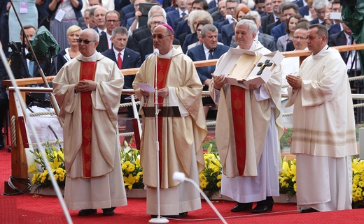 Franciszek u stóp Maryi