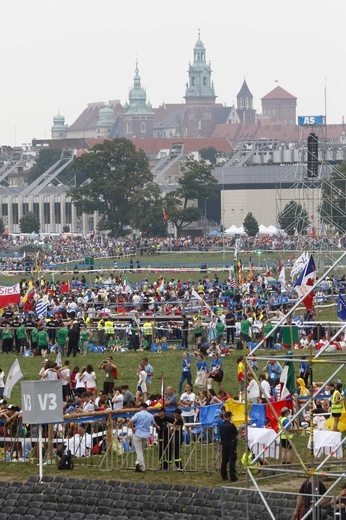 Młodzi zmierzają na Błonia na spotkanie z papieżem