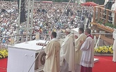 Kapłani warmińscy na Mszy św. z papieżem Franciszkiem.