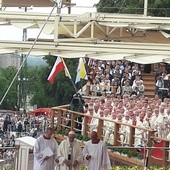 Kapłani warmińscy na Mszy św. z papieżem Franciszkiem.