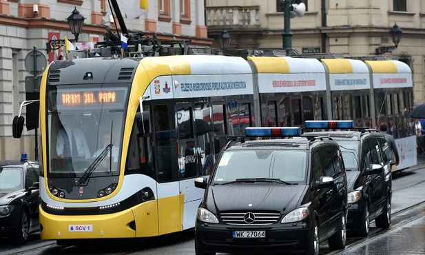 Klucze miasta dla papieża i powitanie na Błoniach 