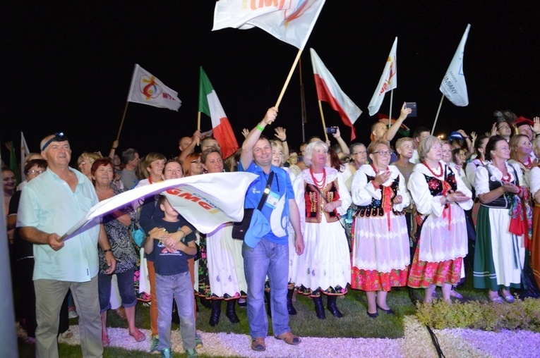 Koncert i czuwanie przy oknie papieskim