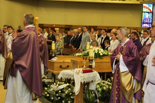 Ostatnie pożegnanie śp. ks. Tomasza Chudego w Bielsku-Białej