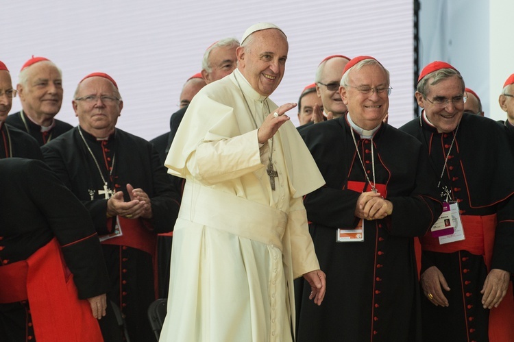 Ze świętymi i Franciszkiem na Błoniach