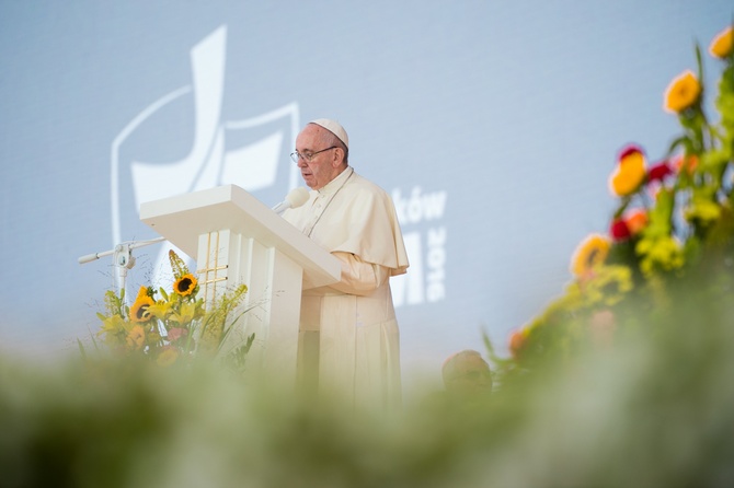 Ze świętymi i Franciszkiem na Błoniach