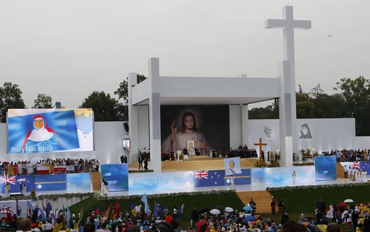 Młodzi zmierzają na Błonia na spotkanie z papieżem