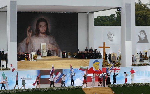 Młodzi zmierzają na Błonia na spotkanie z papieżem