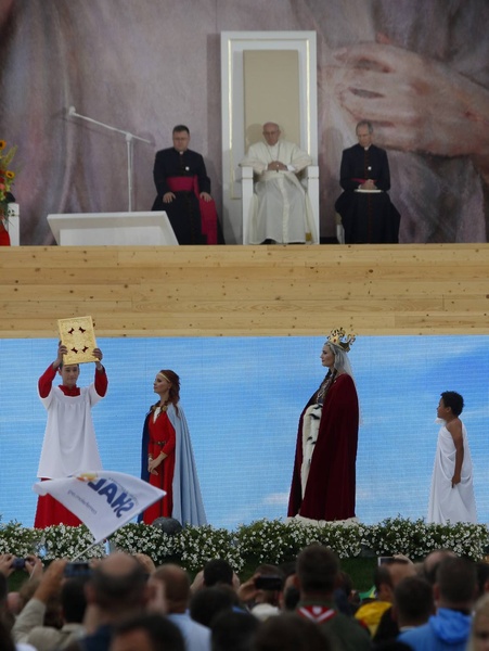 Młodzi zmierzają na Błonia na spotkanie z papieżem