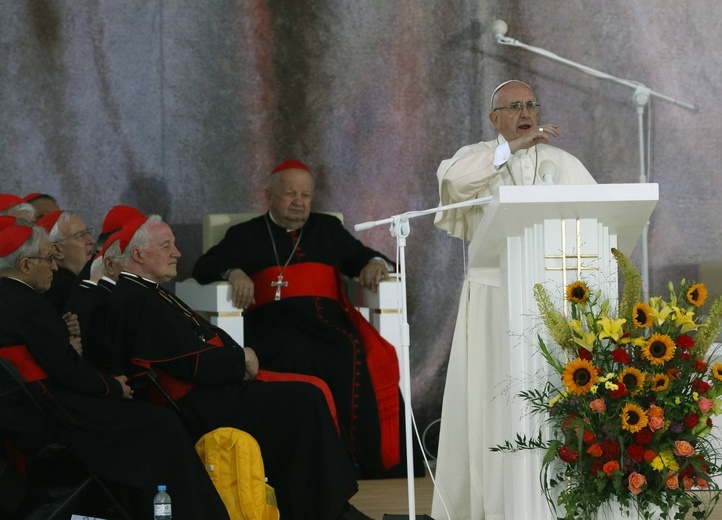 Młodzi zmierzają na Błonia na spotkanie z papieżem