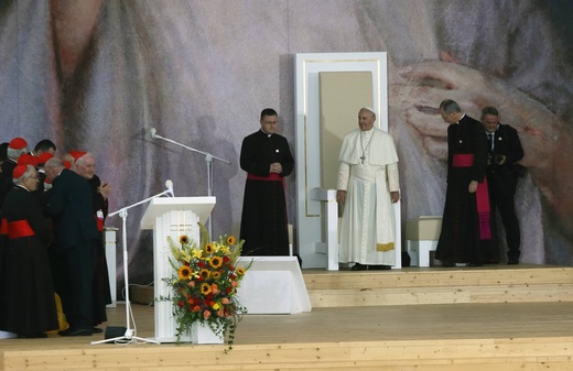 Młodzi zmierzają na Błonia na spotkanie z papieżem