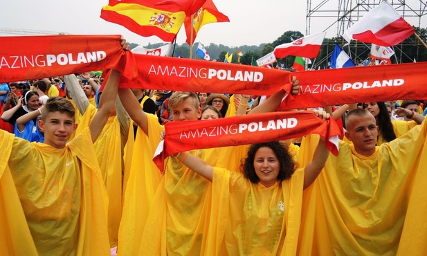 Radość powitania na Błoniach