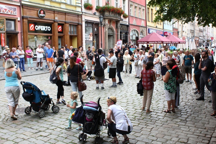 Amerykanie na świdnickim rynku