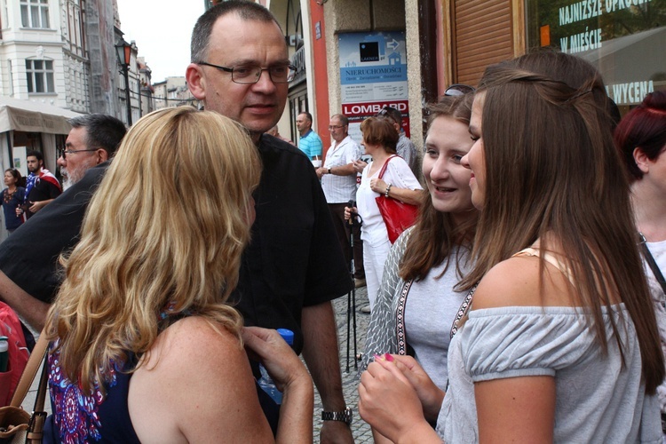 Amerykanie na świdnickim rynku