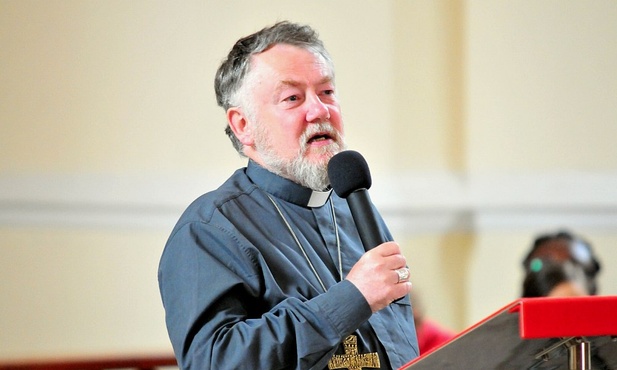 Biskup z Brukseli: Nie oglądajcie się za siebie