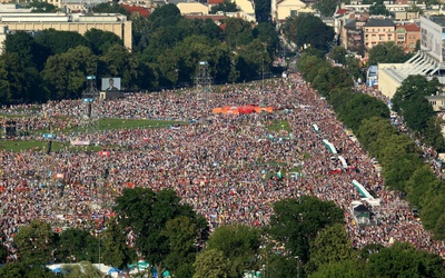 800 tys. uczestników Drogi Krzyżowej z Franciszkiem