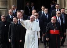 Krótki spacer papieża 