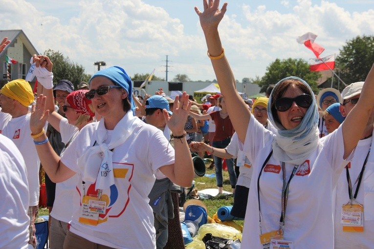 Młodzież z diecezji łowickiej na Mszy św. Posłania