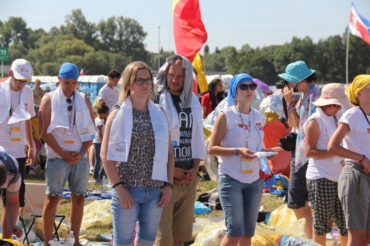 Młodzież z diecezji łowickiej na Mszy św. Posłania