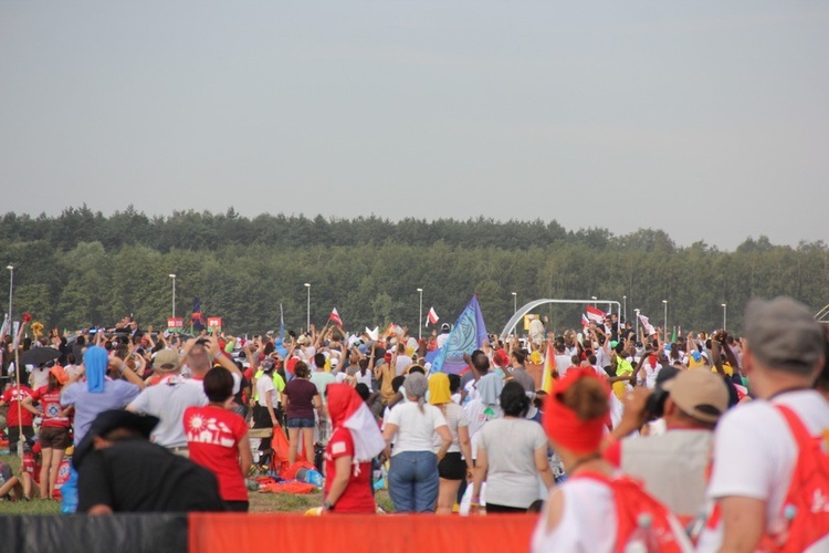 Młodzież z diecezji łowickiej na Mszy św. Posłania