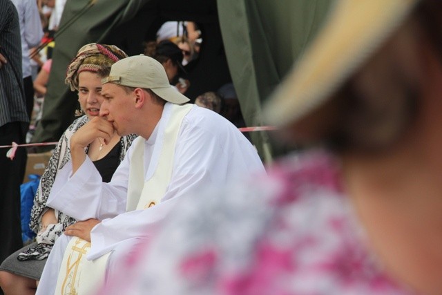 Franciszek posyła młodych