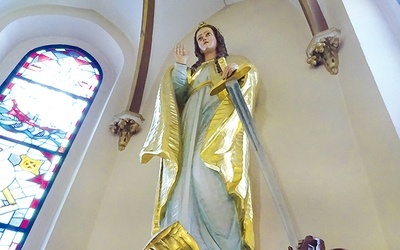 Figura św. Małgorzaty z Antiochii zastąpiła w 1952 roku obraz z ołtarza głównego w prezbiterium kościoła św. Małgorzaty w Bytomiu.