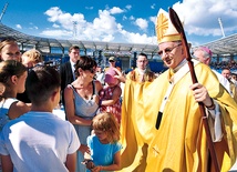 Abp Budzik zachęca do słuchania papieża Franciszka i otwarcia na obcych ludzi.