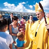 Abp Budzik zachęca do słuchania papieża Franciszka i otwarcia na obcych ludzi.