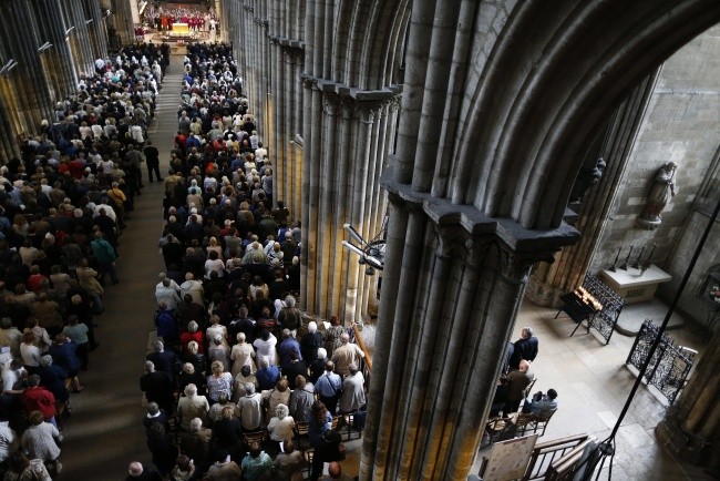 Francja: Pogrzeb zamordowanego kapłana