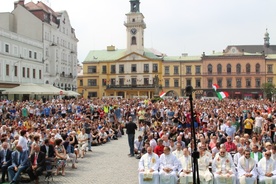 Pożegnalna Eucharystia na Rynku w Cieszynie - z udziałem pielgrzymów i ich gospodarzy