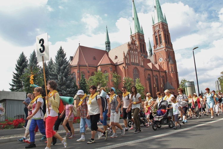 71. Pielgrzymka Rybnicka - dzień pierwszy - wymarsz grup 3-8