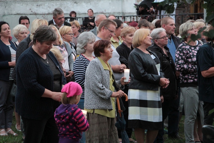 Msza św. za ojczyznę i Apel Poległych w Miedniewicach