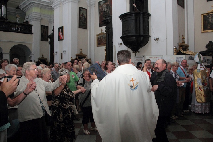 Msza św. za ojczyznę i Apel Poległych w Miedniewicach