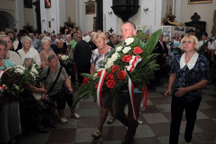 Msza św. za ojczyznę i Apel Poległych w Miedniewicach