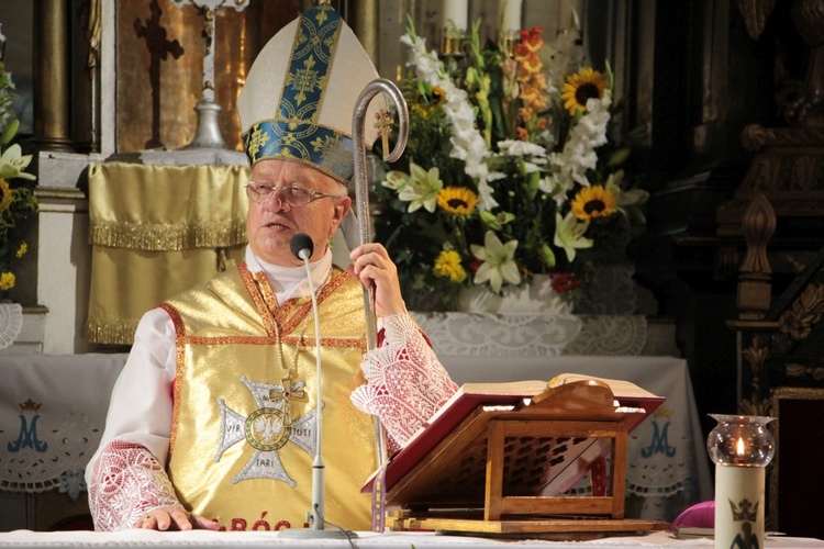 Msza św. za ojczyznę i Apel Poległych w Miedniewicach